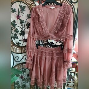 Elegant Lace Trim 2pc Set